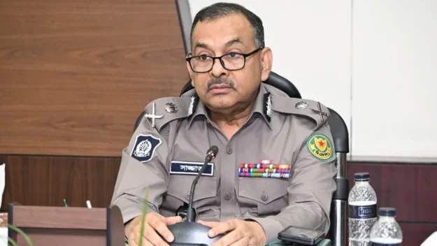 দায়িত্ব থেকে অব্যাহতি চাইলেন ডিএমপি কমিশনার