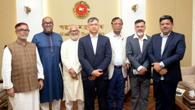 স্বরাষ্ট্রমন্ত্রীর সঙ্গে দেখা করলেন সিসিকের প্রশাসক কাইয়ূম চৌধুরী