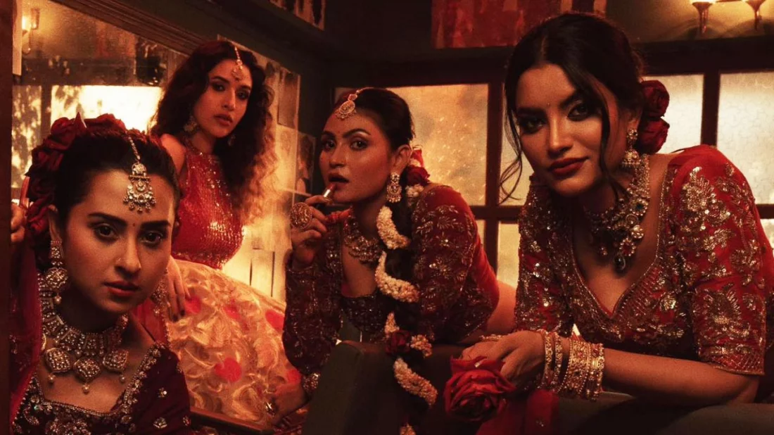 ‘প্রেসার কুকারে’ চার নায়িকার রহস্যময়তা