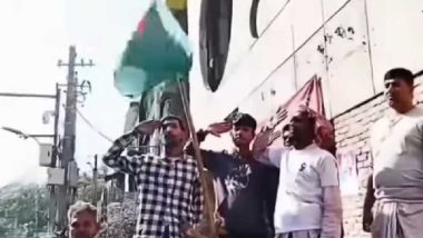 আওয়ামী লীগ কার্যালয়ের সামনে জাতীয় পতাকা উড়িয়ে বঙ্গবন্ধুকে শ্রদ্ধা