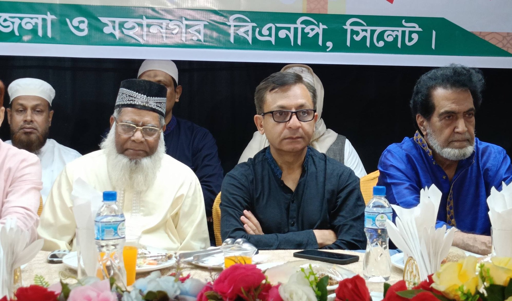 প্রতিদ্বন্দ্বি হাবিবকে পাশে রেখে মুক্তাদির বললেন, ‘সবাই মিলে সিলেটকে এগিয়ে নিবো’