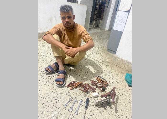 শাবিতে ‘চুরি করতে এসে’ হাতেনাতে আটক, পুলিশে সোপর্দ