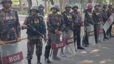 পে-স্কেল বাস্তবায়নের দাবিতে ভুখা মিছিল, প্রধান উপদেষ্টার বাসভবন এলাকায় ১৪৪ ধারা জারি