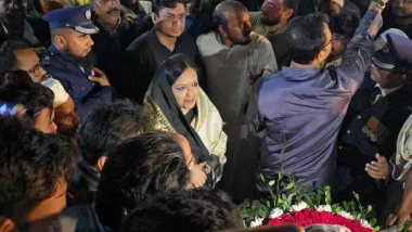 শহীদ মিনারে বাধার মুখে রুমিন ফারহানা, ফিরে গেলেন ফুল না দিয়েই
