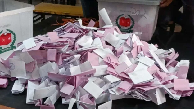 উৎসবমুখর পরিবেশে ভোটগ্রহণ শেষ, চলছে গণনা
