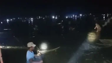 ৮ গ্রামের মানুষ মিলে জলমহালের অর্ধকোটি টাকার মাছ লুটপাট
