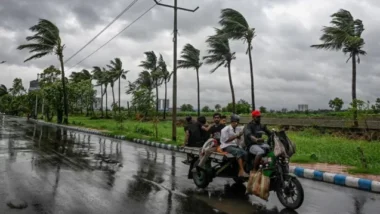 রাজধানীসহ ১৫ জেলায় বজ্রবৃষ্টির আশঙ্কা, নদীবন্দরে ১ নম্বর সংকেত