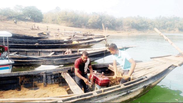 জৈন্তাপুরে অবৈধভাবে বালু উত্তোলনে ১০ নৌকা ধ্বংস, একজন কারা দণ্ড