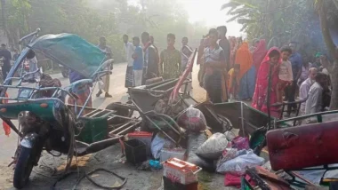 নাটোরে ট্রাক-ইজিবাইকের মুখোমুখি সংঘর্ষে নিহত তিন, আহত ৪