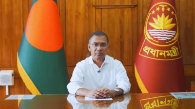 ঈদের ছুটি শেষে সচিবালয়ে কর্মব্যস্ত প্রধানমন্ত্রী