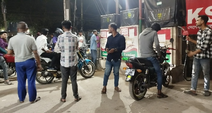 মধ্যপ্রাচ্যে যুদ্ধ: সিলেটের পেট্রোল পাম্পগুলোতে ভিড়, তেল কেনার হিড়িক