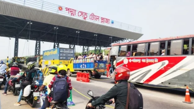 পদ্মা সেতুতে ২৪ ঘণ্টায় সাড়ে ৪ কোটি টাকার রেকর্ড টোল আদায়