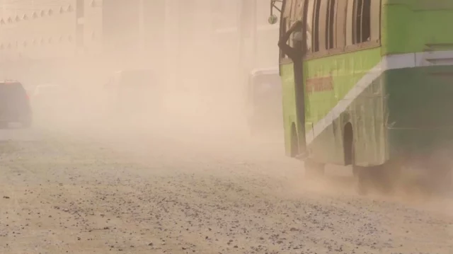 বিশ্বের দূষিত শহরের তালিকায় ঢাকা অষ্টম, শীর্ষে দিল্লি