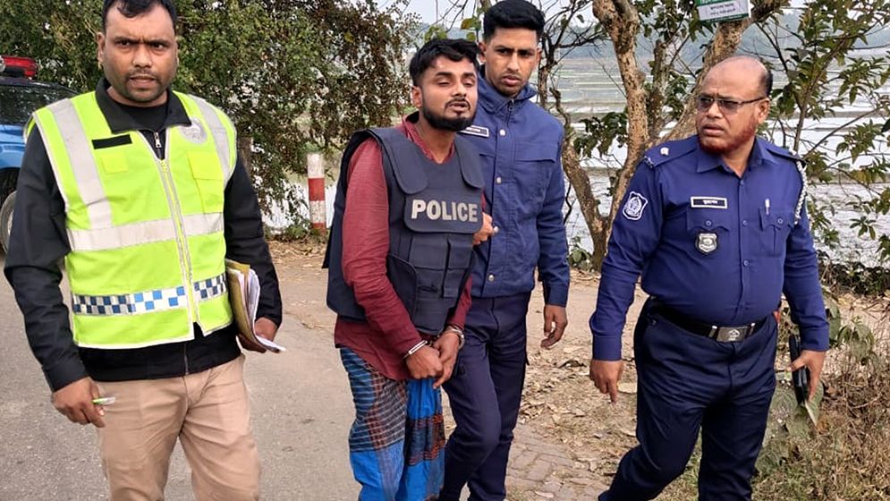 জুয়ার লেনদেন নিয়ে কুপিয়ে হত্যা করা হয় শিপনকে