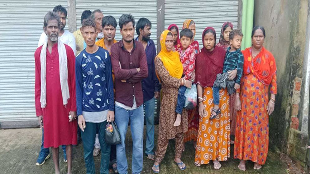 সীমান্ত দিয়ে ১৬ বাংলাদেশিকে পুশইন করল বিএসএফ