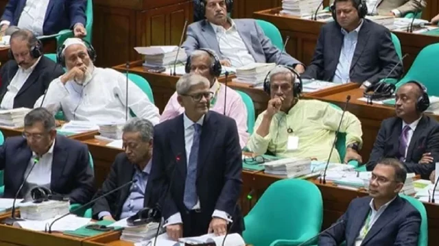 দুর্নীতিকে নয়, গ্রামের সড়ককে অগ্রাধিকার দেবে সরকার: মির্জা ফখরুল
