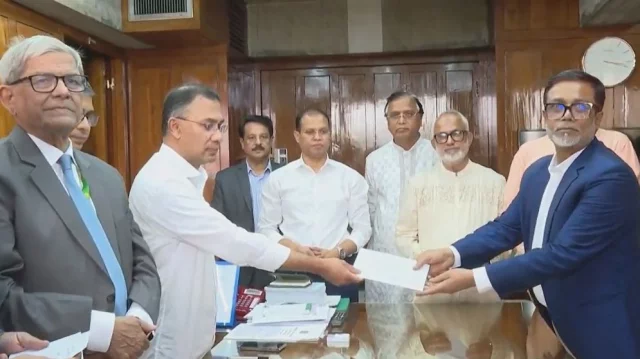 সিটি করপোরশনের প্রত্যেক পরিচ্ছন্নতাকর্মীকে ঈদ উপহার দিলেন প্রধানমন্ত্রী