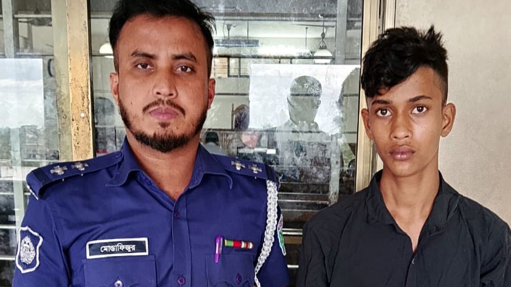 দাফনের ১৭ দিন পর কিশোরকে জীবিত উদ্ধার!