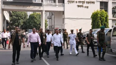 সচিবালয়ে আকস্মিক বিভিন্ন মন্ত্রণালয় পরিদর্শনে প্রধানমন্ত্রী