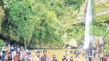 জলপ্রপাতের টানে মাধবকুণ্ডে পর্যটকদের ভিড়