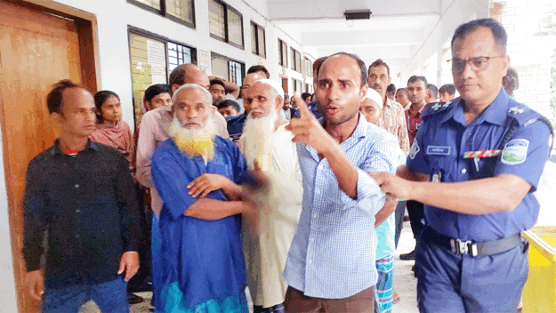 একই পরিবারের ৩ সদস্যকে মৃত্যু দণ্ড