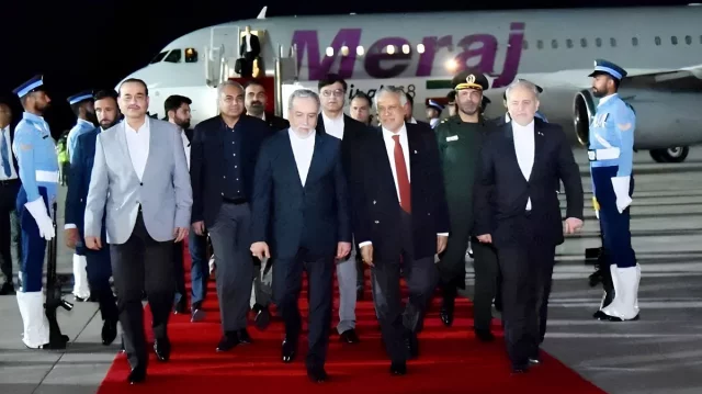 মার্কিন প্রতিনিধিরা পৌঁছানোর আগেই পাকিস্তান ত্যাগ করল ইরানের পররাষ্ট্রমন্ত্রী