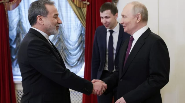 ইরানের সার্বভৌমত্ব রক্ষায় সব ধরনের সহায়তার আশ্বাস পুতিনের