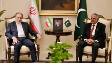আব্বাস আরাঘচির সঙ্গে পাকিস্তানের পররাষ্ট্রমন্ত্রীর বৈঠক