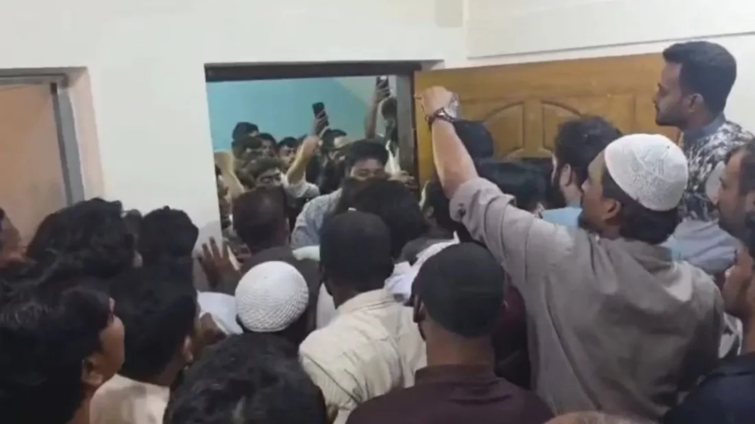 এনসিপির নতুন কার্যালয় উদ্বোধন অনুষ্ঠানে দুই পক্ষের মারামারি