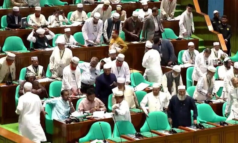 সংসদ থেকে বিরোধী দলের ওয়াকআউট