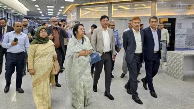 হজযাত্রা নির্বিঘ্ন করতে সর্বোচ্চ প্রস্তুতি নেওয়া হয়েছে: বিমানমন্ত্রী