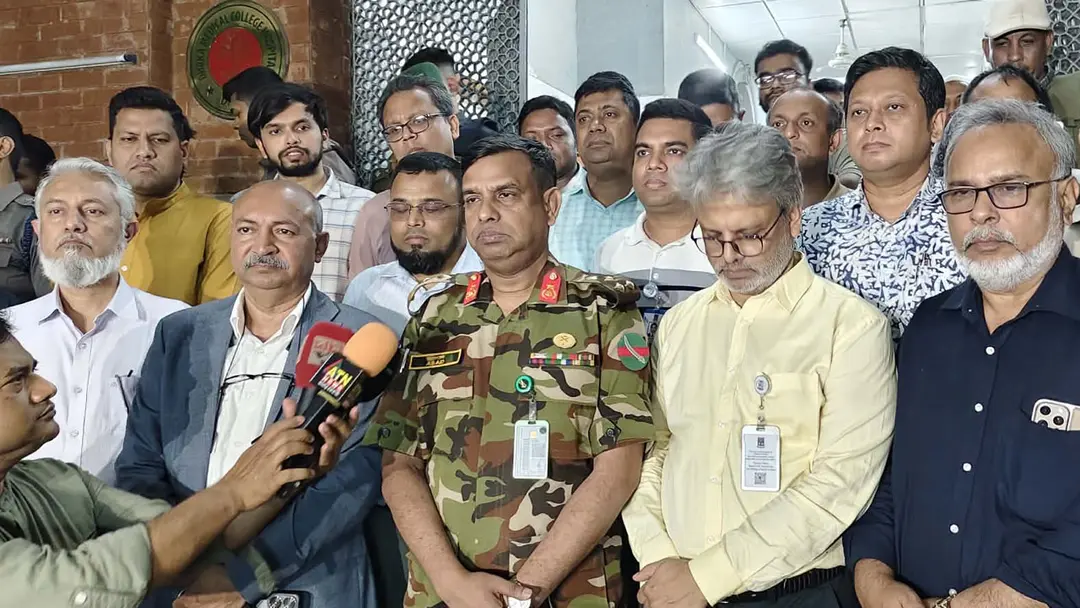 ঢাকা মেডিকেলে মারামারি : ৬ সদস্যের তদন্ত কমিটি গঠন, জরুরি বিভাগ চালু