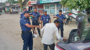সিলেট বিভাগের নতুন ডিআইজির নির্দেশে সহকারী পুলিশ সুপারের নেতৃতে গোলাপগঞ্জ চৌমুহীনীতে পুলিশের বিশেষ চেকপোস্ট ও সাড়াঁশি অভিযান