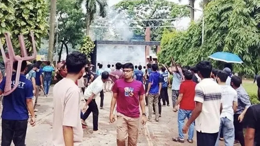 ডুয়েটে ভিসি ইস্যুতে রণক্ষেত্র, শিক্ষার্থী-বহিরাগত সংঘর্ষে আহত ১৫
