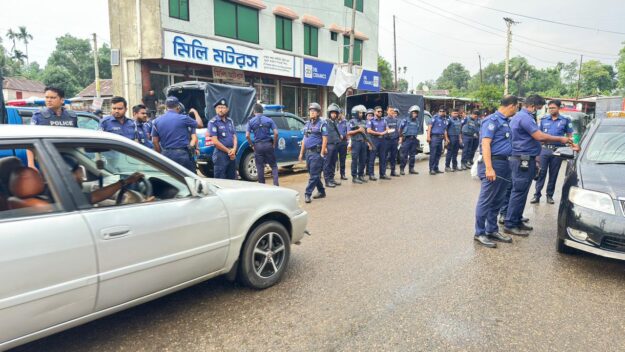 ডিআইজির নির্দেশে বিয়ানীবাজারে পুলিশের বিশেষ চেকপোস্ট ও সাড়াঁশি অভিযান