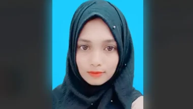 পতাকা নামাতে গিয়ে ঝলসে গেলেন অফিস সহায়ক