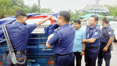 জৈন্তাপুরে চোরাই ভারতীয় চাপাতাসহ পিকআপ জ ব্দ, গ্রেপ্তার ১