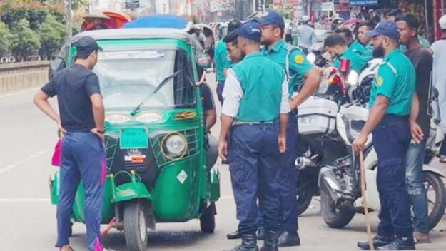 সিলেটের সড়কে পুলিশের বিশেষ অভিযান