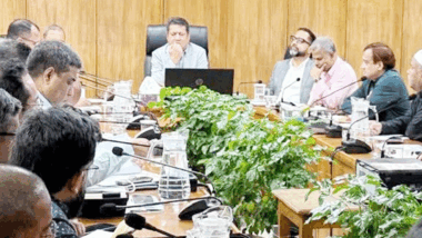 গৃহায়ণ ও গণপূর্ত মন্ত্রীর সাথে মতবিনিময় সভায় সিলেট উন্নয়ন কর্তৃপক্ষের চেয়ারম্যান কয়েস লোদী