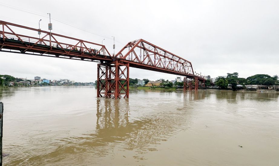 সিলেটে এক সাথে ফুঁসছে সকল নদী, চোখ রাঙাচ্ছে বন্যা