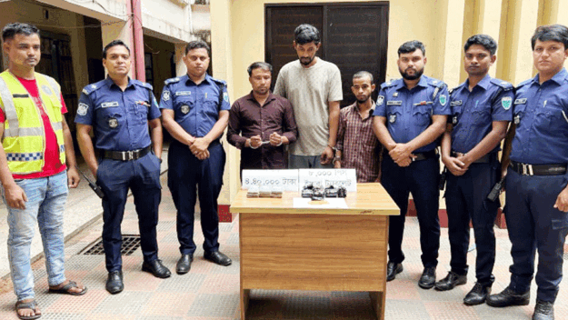 ইয়াবা ও নগদ ৪ লাখ ৪০ হাজার টাকাসহ গ্রেপ্তার ৩