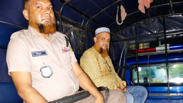 সিলেটের পথে পল্লব, সাথে থানাপুলিশ