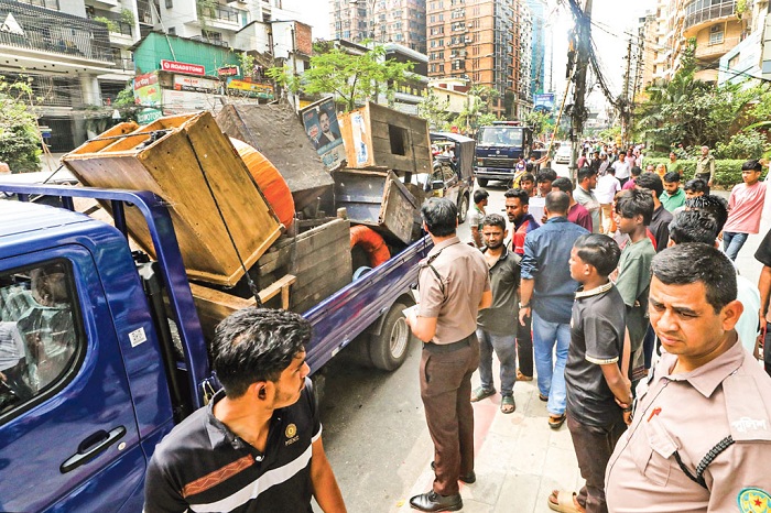 সিলেটে ফুটপাত দখলমুক্ত করতে অভিযান, ৯ হকার আটক