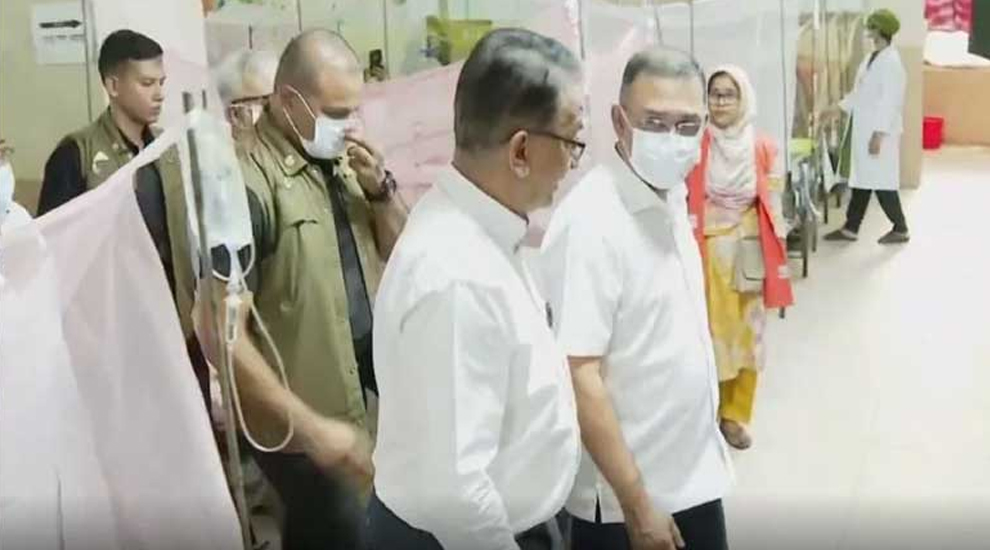 হাসপাতাল কক্ষে চিকিৎসককে ধূমপান করতে দেখে বরখাস্তের নির্দেশ প্রধানমন্ত্রী