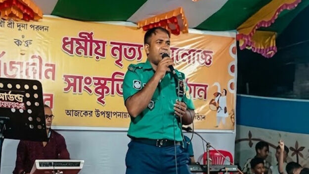 সিলেটে পূজামণ্ডপে নেচে-গেয়ে ক্লোজড পুলিশের এএসআই